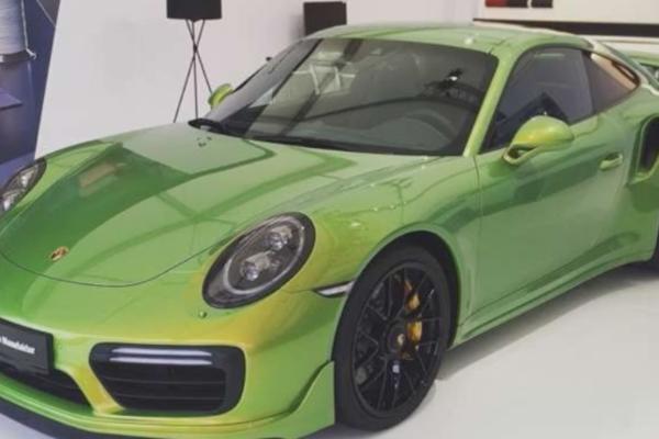 ŠTO JE MNOGO, MNOGO JE! Boja "poršea 911 Turbo" skuplja je od celog automobila! CENA -  PRAVA SITNICA! (VIDEO)