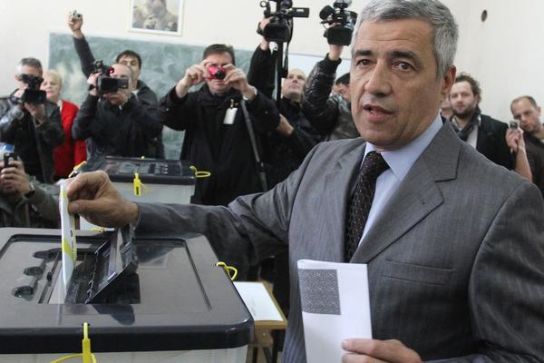 RAZOTKRILA GA SUPRUGA - Oliver Ivanović kandidat za gradonačelnika Severne Mitrovice