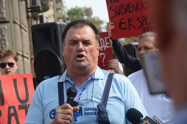 CENIMO BG NA VODI, FONTANE, KULE I GRADOVE, ALI JA NEMAM PARE DA DETETU KUPIM PATIKE! Dramatična poruka radnika Goše koji 3 godine nije primio platu!