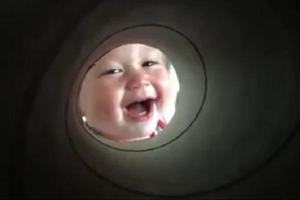 BOND, BEBAC BOND! Neka se sklone Koneri, Mur i ostali, filmić sa ovim klinjom je neprevaziđen! (VIDEO)