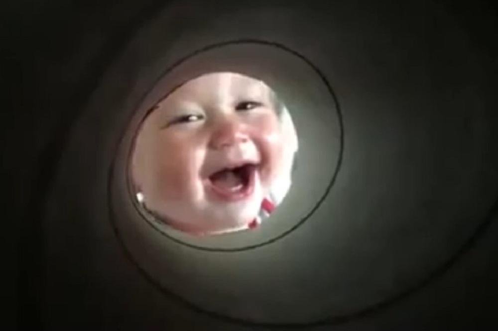 BOND, BEBAC BOND! Neka se sklone Koneri, Mur i ostali, filmić sa ovim klinjom je neprevaziđen! (VIDEO)