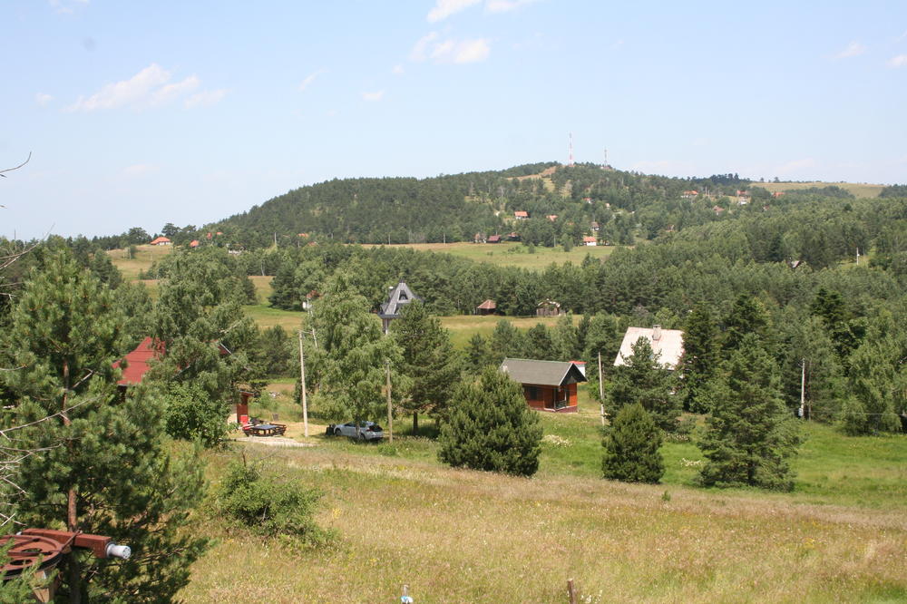 Violeta prodaje plac kod Divčibara: Blizu je svega, nije skup, a turisti tu hrle, može masno da se zaradi!