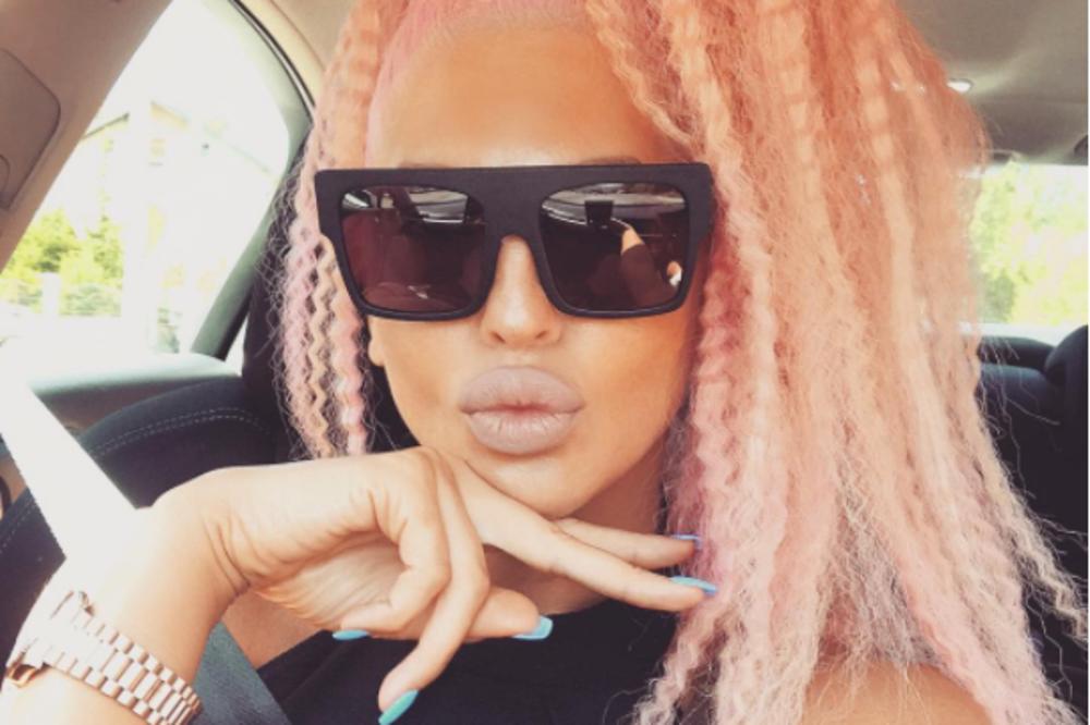 OPET JE ZEZNULA DARU I TO SKUPOCENO! Bubamara pukla 110.000 EVRA na kola, a JK dobila poklon od 150.000! (FOTO)