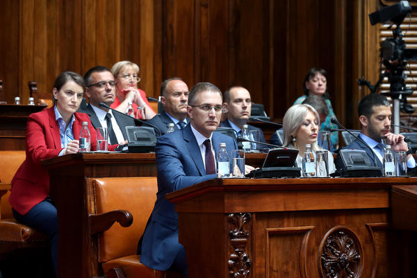 KO KRIJE IMENA SAVETNIKA, A KO JE REKORDER U BROJU POMOĆNIKA? Prelistali smo imenik srpskih ministarstava, SVAŠTA SMO ZATEKLI!