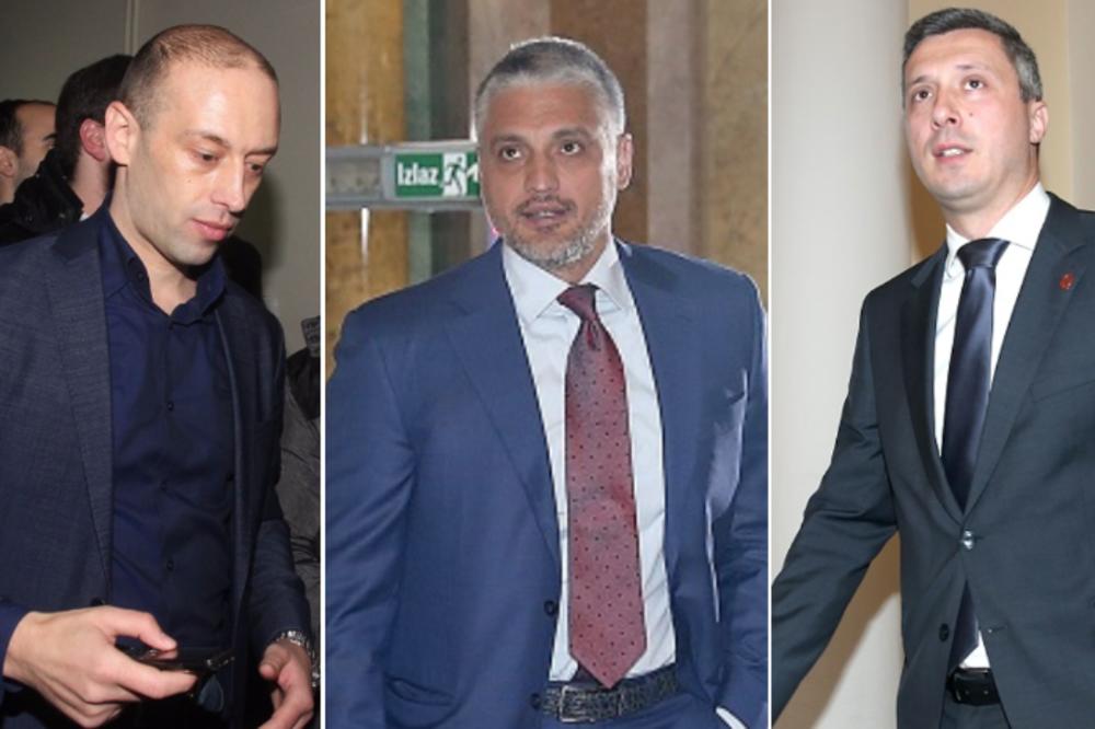 Ovim srpskim političarima sekira stoji kao da su se s njom rodili! (FOTO)