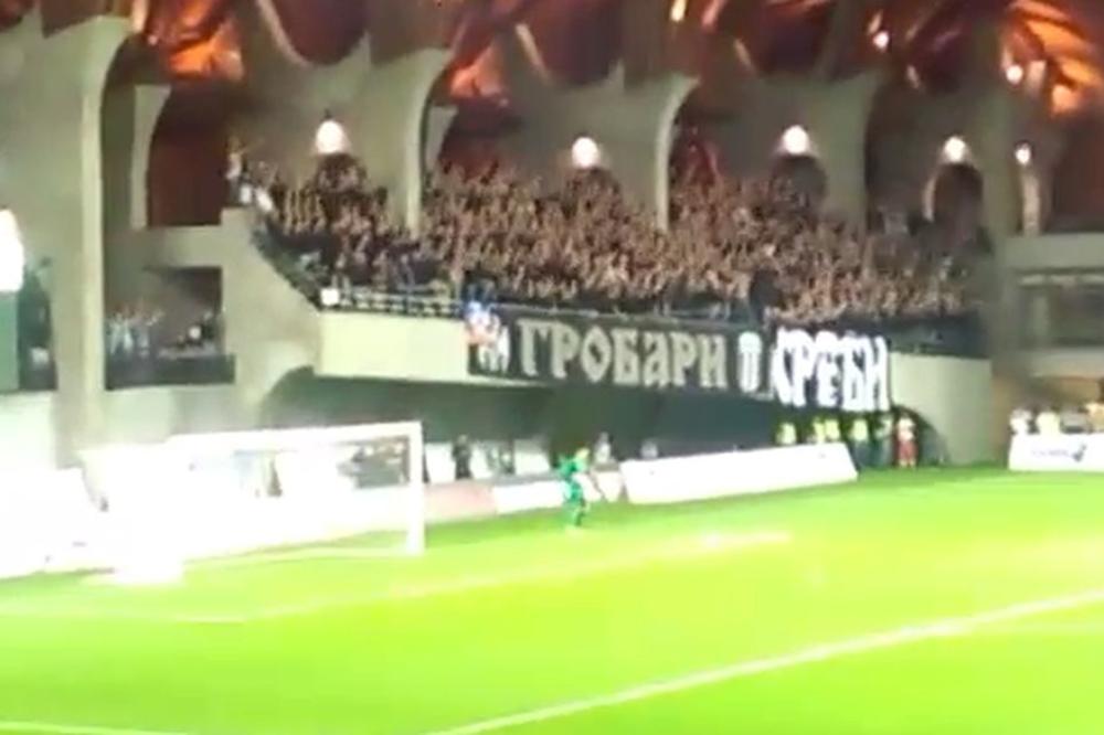 KAO VIŠA SILA: Kad je počelo da odjekuje ime Demira Jukića među Grobarima, na terenu je počela Partizanova bajka! (VIDEO)