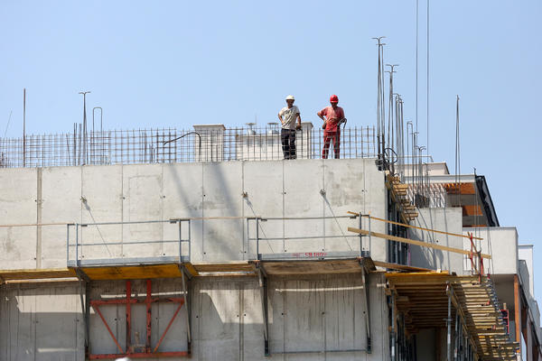 TUKLI IH LJUBOMORNI MUŽEVI! Srpski radnici u Rusiji nadrljali zbog tuđih žena!