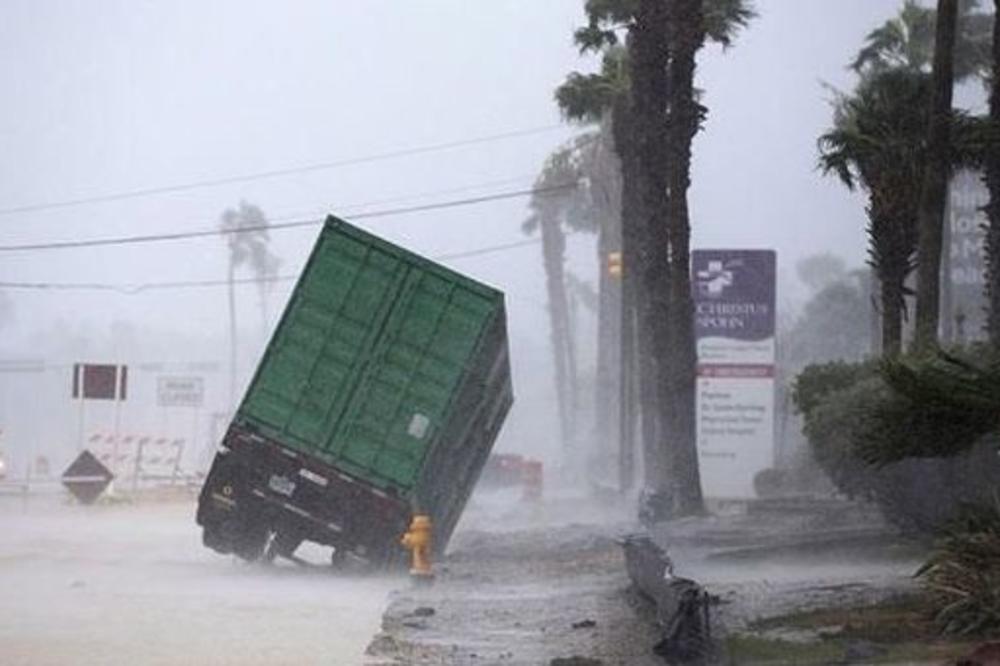 AMERIKU JE UPRAVO UDARIO URAGAN GORI OD KATARINE! "Harvi" pustoši Teksas, na hiljade ljudi ugroženo! (FOTO)(VIDEO)