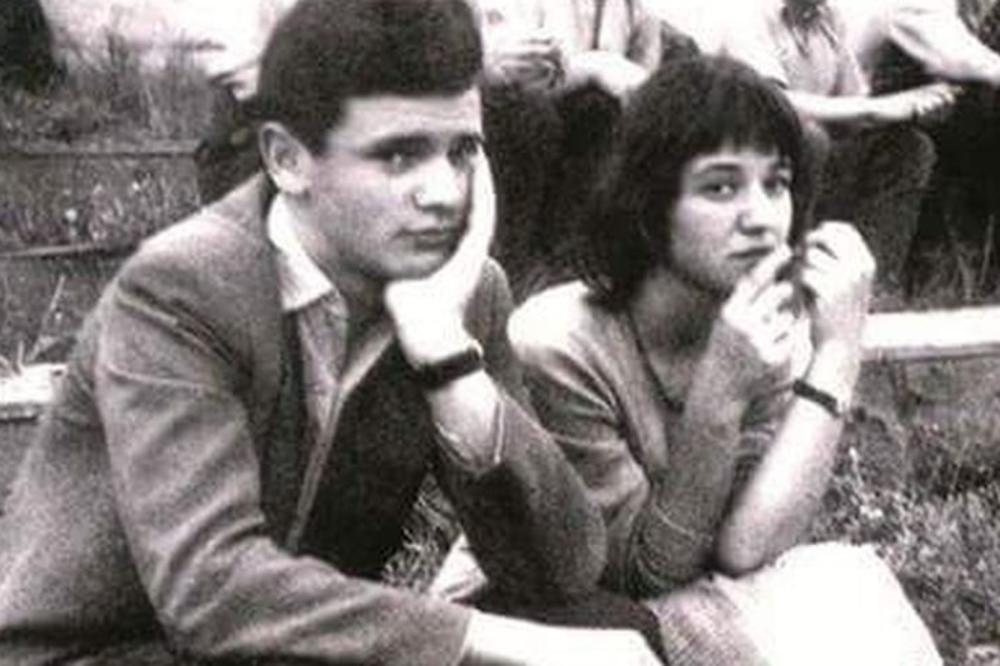 SLIKA KRIJE MRAČNU TAJNU: Prepoznajete li zaljubljeni par koji će nekoliko decenija završiti neslavno? (FOTO)