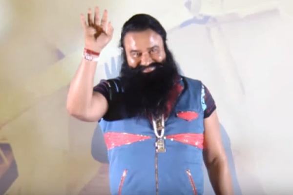 SILOVATELJ, SVETI DOKTOR I ROK ZVEZDA! Ko je kontroverzni guru zbog kojeg su juče izbili žestoki neredi ŠIROM INDIJE?