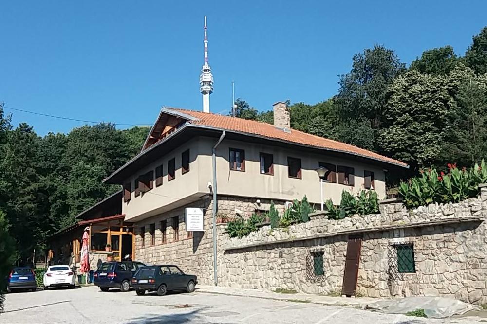 BAHATOST BEZ GRANICA! Naprednjaci s Voždovca baškarili se ceo dan na luksuznoj lokaciji, niko nije mogao da priđe Avali!