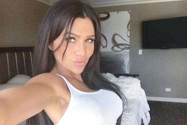 STANIJA IH JE RAZDVOJILA KAO BOŽIĆNU ĆURKU! Moraćete na reanimaciju posle ove fotke njene zadnjice! (FOTO 18+)