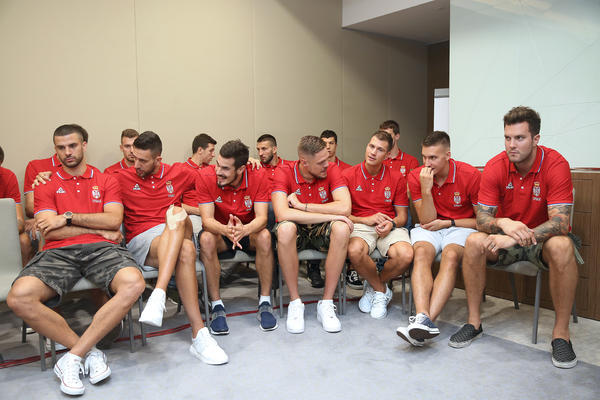 NOVA KATASTROFA ZA SRBIJU: Još jedan košarkaš ima minimalne šanse da zaigra na Eurobasketu!