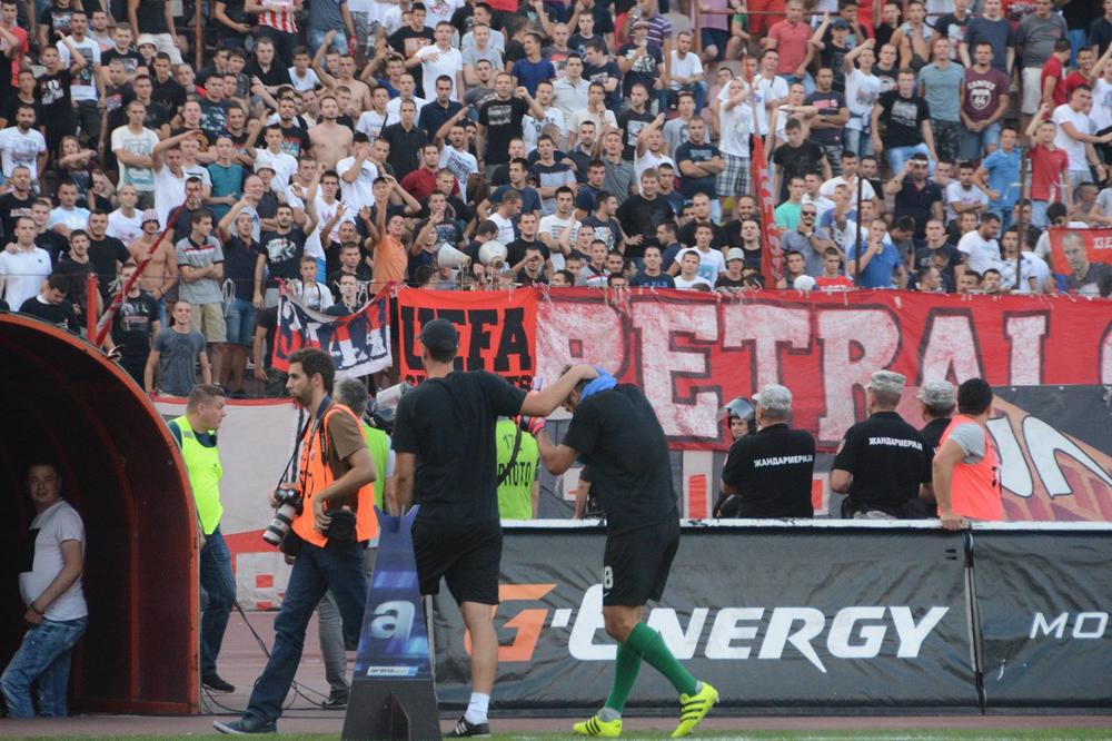 STOJKOVIĆ ZASTAO PRE NEGO ŠTO JE IZAŠAO IZ TUNELA: Ovako je dočekan golman Partizana na zagrevanju! (VIDEO)