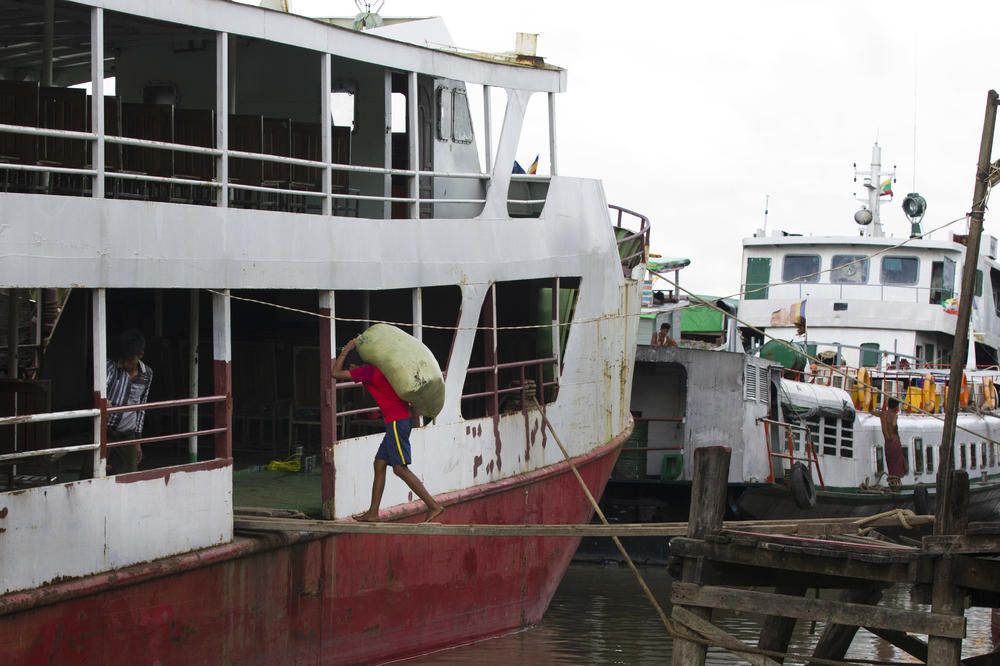 JAK ZEMLJOTES POGODIO MJANMAR!