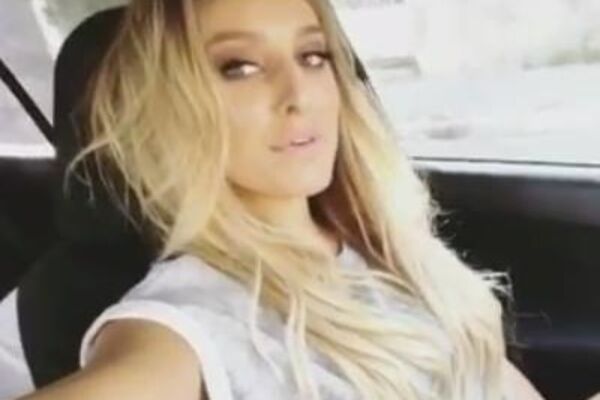 RAŠIRILA NOGE U KRATKOM ŠORTSU, stavila prst u usta, i zapevala! LUNA ĐOGANI NE PRESTAJE DA PROVOCIRA SNIMCIMA! (VIDEO)