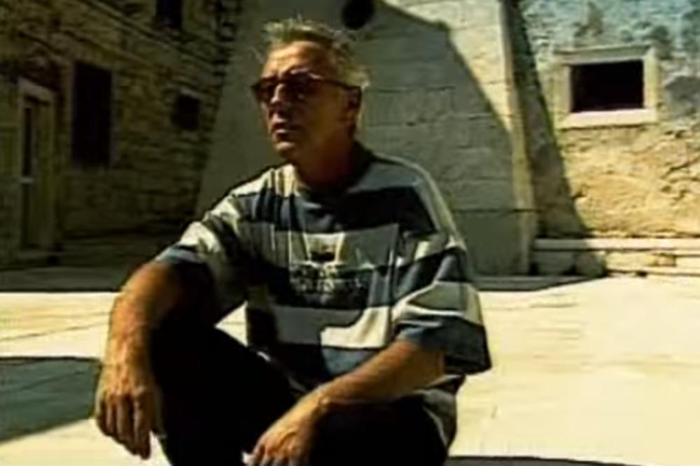 Grad gori, u luku pristaje brod Slavija, a on silazi prvi! Ovaj dirljivi oproštaj od OLIVERA DRAGOJEVIĆA mnoge je DOVEO DO SUZA!