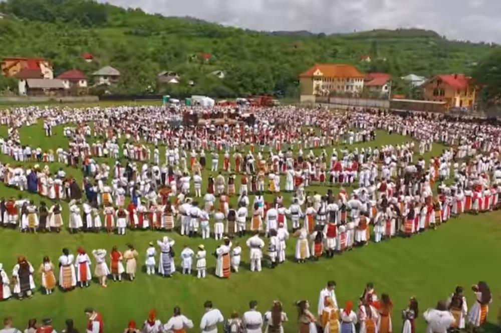 Ovde su SVI ZAPOSLENI, plate 550 EVRA, sve jeftinije nego kod nas! Srpski susedi žive svoju BAJKU i zovu radnike! (VIDEO)