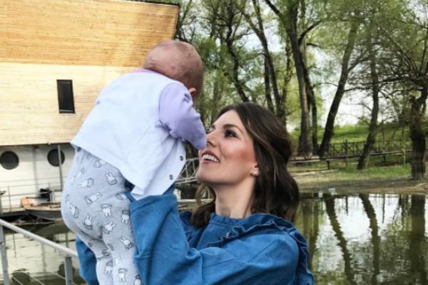 KOMENTARI SAMO STIŽU! Tamara objavila fotografiju sa ćerkicom, istopićete se zbog bebinog OSMEHA!