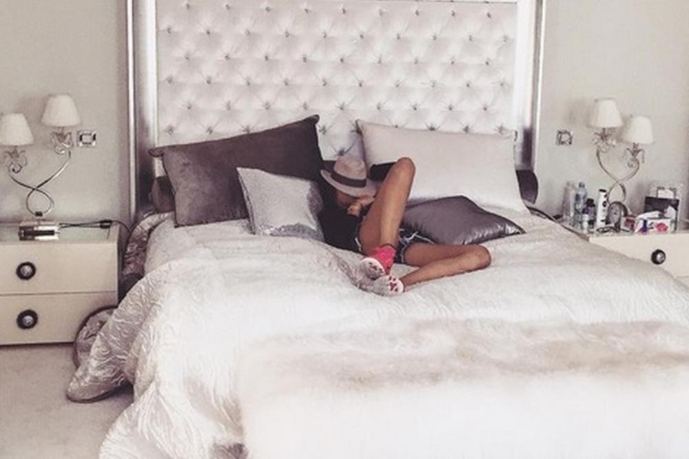 ONA ŽIVI KAO DA JE BOGINJA! Ovo je stan Piksijeve ćerke u Londonu i izgleda kao iz BAJKE! Luksuz, raskoš i bogatstvo...(FOTO)