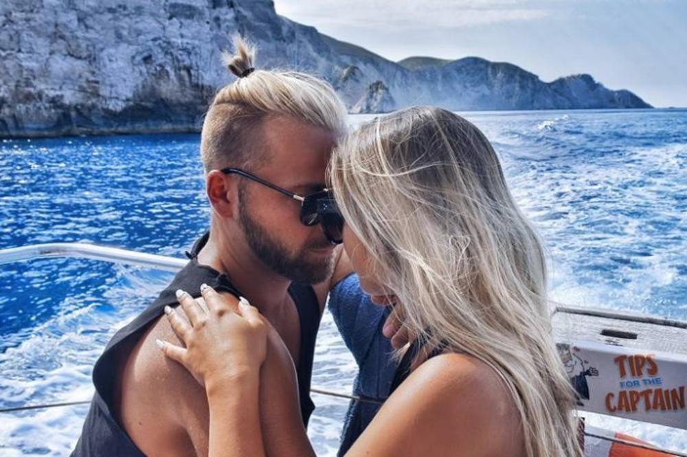 NJIHOVA LJUBAV JE PODELILA BALKAN! Sava ima 32, Adriana 17, a ovo su TAJNI DETALJI njihove veze! (FOTO)