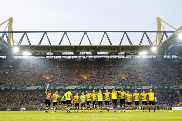 Neko će da zaglavi mardelj...  Huligani iz Dortmunda iskoristili Anu Frank za brutalan napad na Šalke! (FOTO)