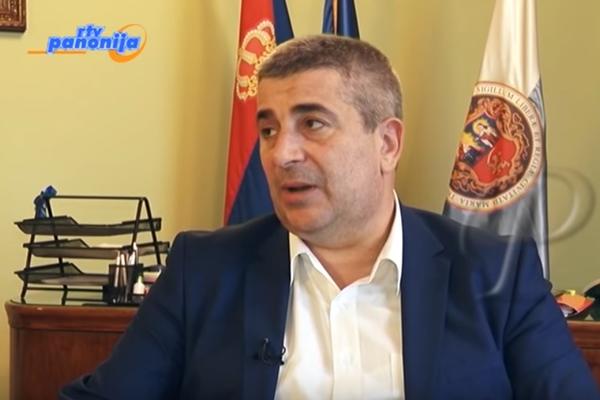 DOSTA JE BILO BAHATOG I OSIONOG SNS U SUBOTICI: Oglasio se profesor Vladimir ​Polovina, tvrdi da ga je pretukao Spasoje Vujović!