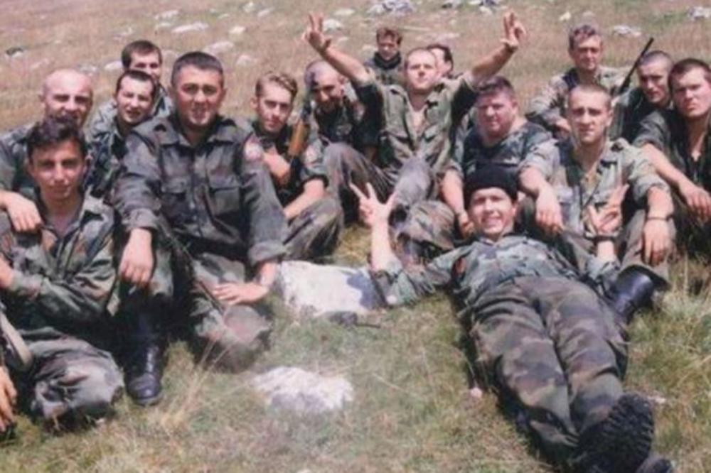 Užasna ispovest sestre vojnika sa Košara: Mog brata su UBILI na Đurđevdan, a zatim mu IZVADILI ORGANE! (FOTO)