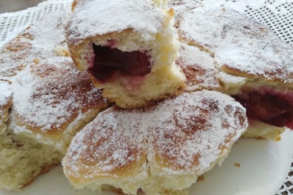 Meke su kao pahulje! Buhtle sa šljivama su kolač koji morate probati! (RECEPT) (VIDEO)