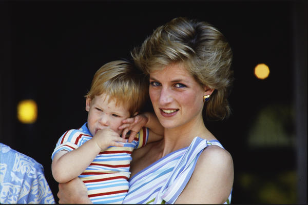 POSLEDNJE REČI PRINCEZE DAJANE: Na zadnjem sedištu smrskane glave šaputala je ovo!