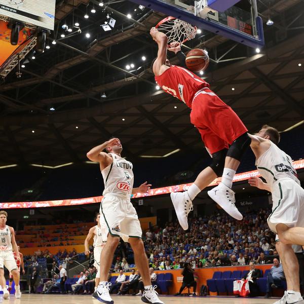 Litvanci šokirani na startu Eurobasketa! Italija na Datome pogon! Ukrajinci nemoćni pred moćnim Šruderom! (FOTO)