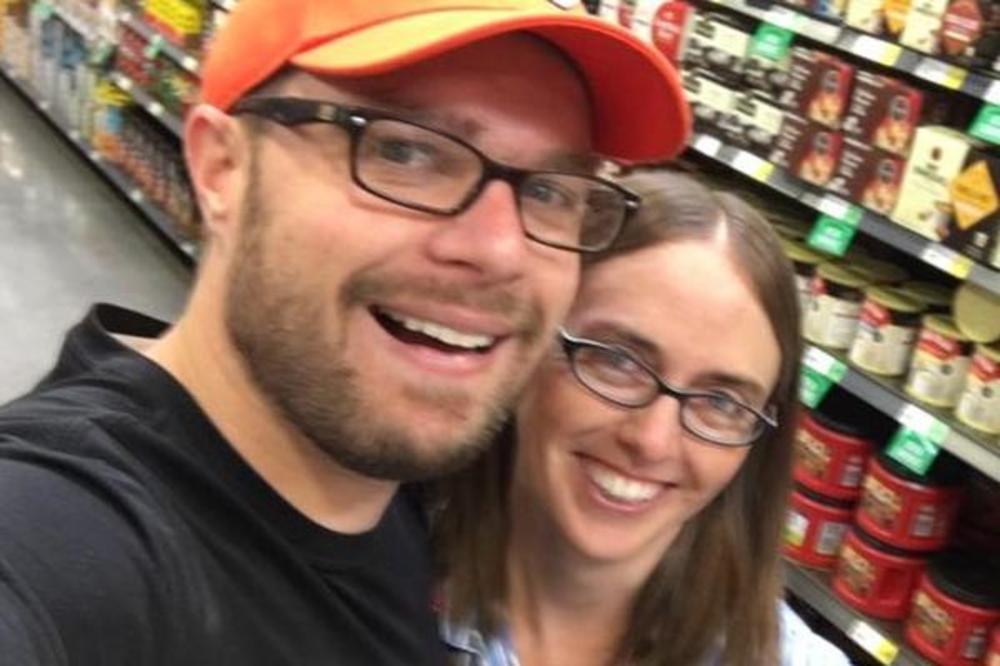 DA LI TI SMETA ŠTO TI ŽENA NE ČISTI KUĆU? Majka mu je postavila ovo pitanje, a njegov status čita HILJADE LJUDI! (FOTO)