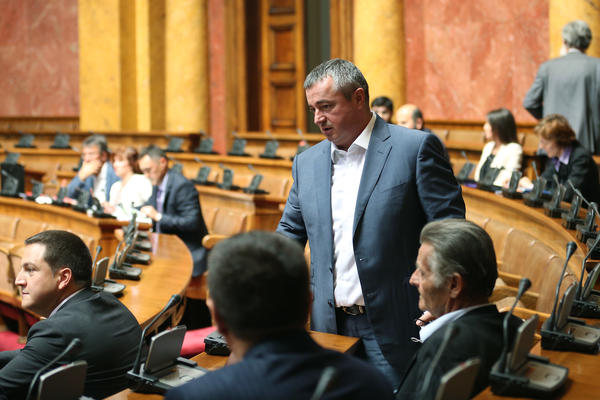 ŠOK SNIMAK PROCUREO U JAVNOST! Obezbeđenje izbacilo Bajatovića, Zorana na rubu živaca (VIDEO)