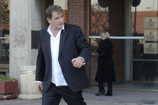 ČUME JE U STRAHU ZA GOLI ŽIVOT! Kupio je 4 PSA ČUVARA, u Surčinu je sve POKRIO KAMERAMA