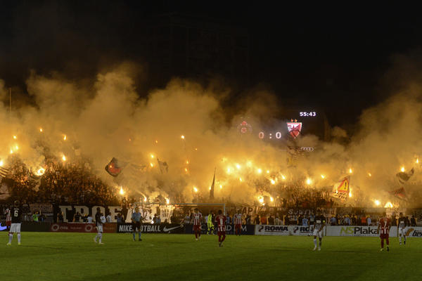 Grobari reagovali na nepravdu prema Taurunum bojsima! Svaki pravi patriota će pogledati sebi u dušu posle ovog transparenta! (FOTO)