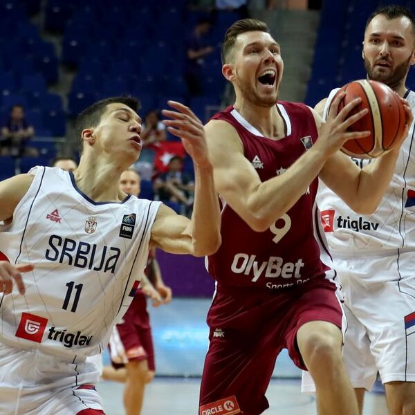BEZ ODGOVORA NA RUSKE HAUBICE: Rusi nas izrešetali trojkama, previše šansi smo propustili! (FOTO)
