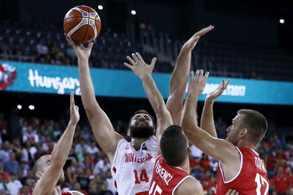LUD MEČ DONEO NOVOG UČESNIKA MUNDOBASKETA: Šampion Evrope na kolenima, Crnogorci se hvataju za slamku spasa, Hrvati u paklu!