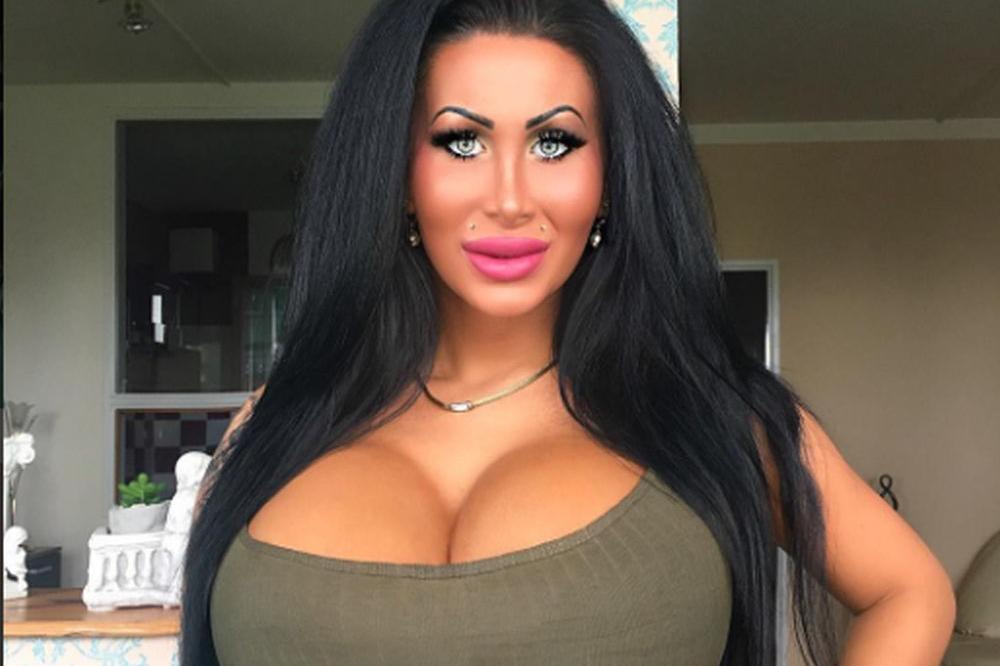 DALA JE MILIONE DA BI IZGLEDALA KAO BARBIKA: Želi da sve bude veće, a ono što planira je tek šok! (FOTO)