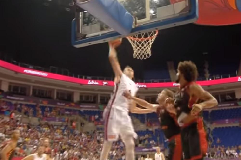 TOP 5 POTEZA 3. DANA EUROBASKETA: Trojka sa pola terena, blokada, asistencija i zakucavanje Porzingisa od kog zastaje dah! (VIDEO)