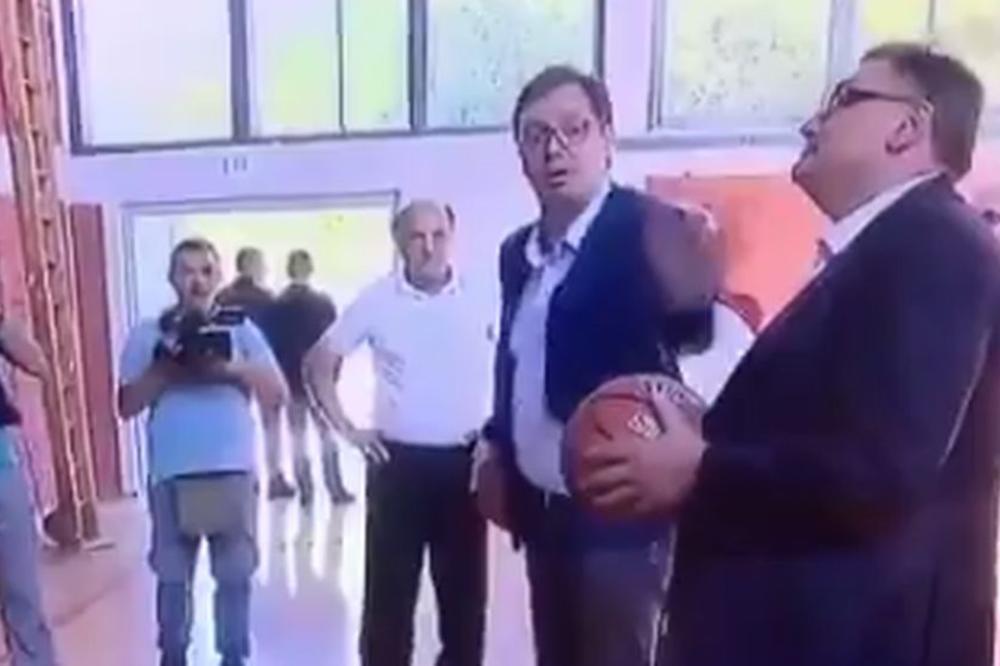 GDE SI POŠAO S TOM LOPTOM? Drobnjak posle ovoga nikada više neće stati Vučiću na crtu! (VIDEO)