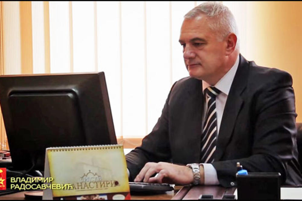 NA ZIDU KANCELARIJE INSPEKTORA RADA VISI VULIN, A I JOŠ JEDNA SLIKA! Šta mislite, čija? O ovome danas priča cela Srbija! (FOTO)