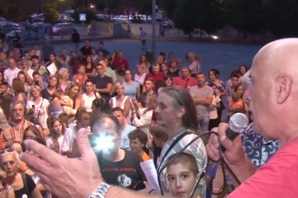 DECU NE OSTAVLJAM, OTIĆI ĆU KADA I AKO RODITELJI TO KAŽU! Direktor Ljuba ne odustaje, škola složnija nego ikada, PROTESTI SE NASTAVLJAJU!