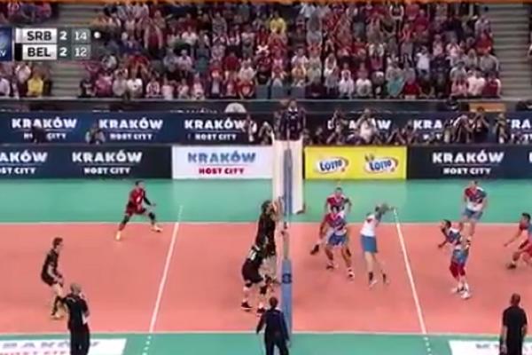 Momenat za istoriju! Ovako su odbojkaši poslednjim atomima snage zadali fatalan udarac Belgijancima! (FOTO)
