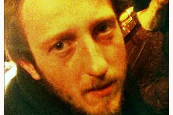 ENGLESKI GLUMAC PRETUČEN I OPLJAČKAN U BEOGRADU: Vozio je rolere kada su mu prišla dvojica SA JEDNIM PITANJEM!