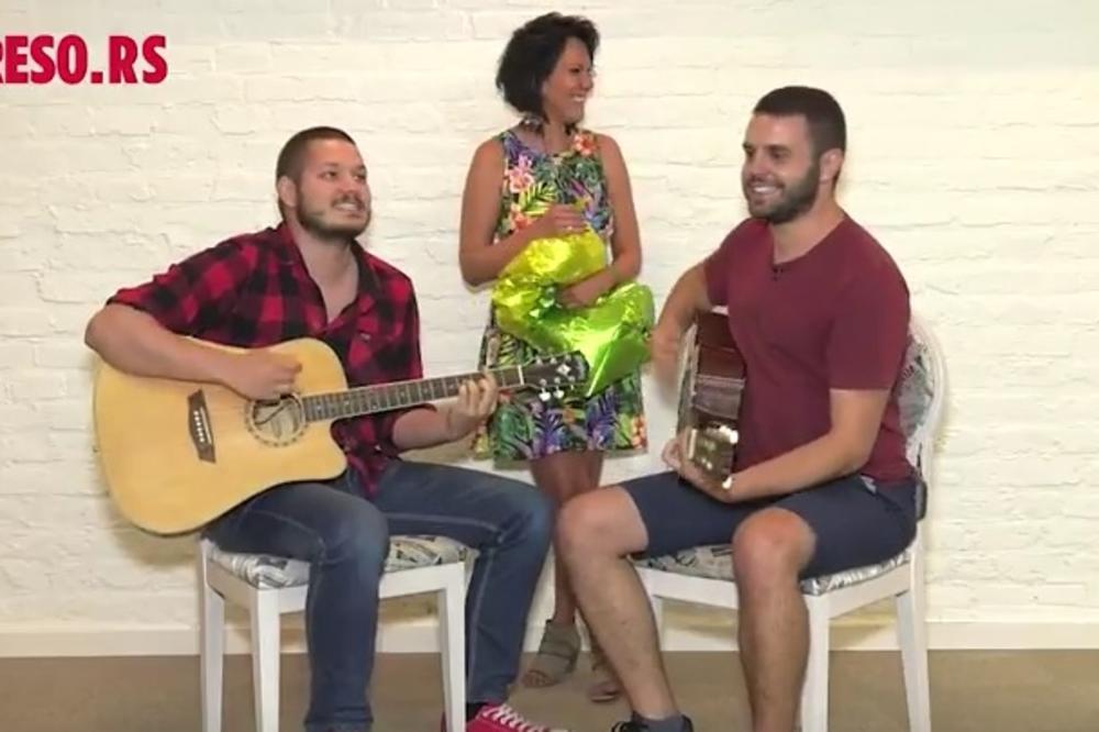 ESPRESO HELIJUM: Novinar sporta i naš fotograf ukrstili GLASOVE i gitare, bilo nas je BLAM da gledamo i slušamo! (VIDEO)