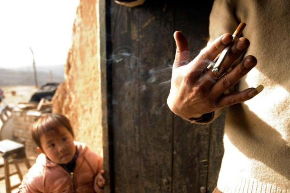 NE ZNA SE KOJA JE ODVRATNIJA! 3 teorije zašto muškarci furaju nokat na MALOM PRSTU!