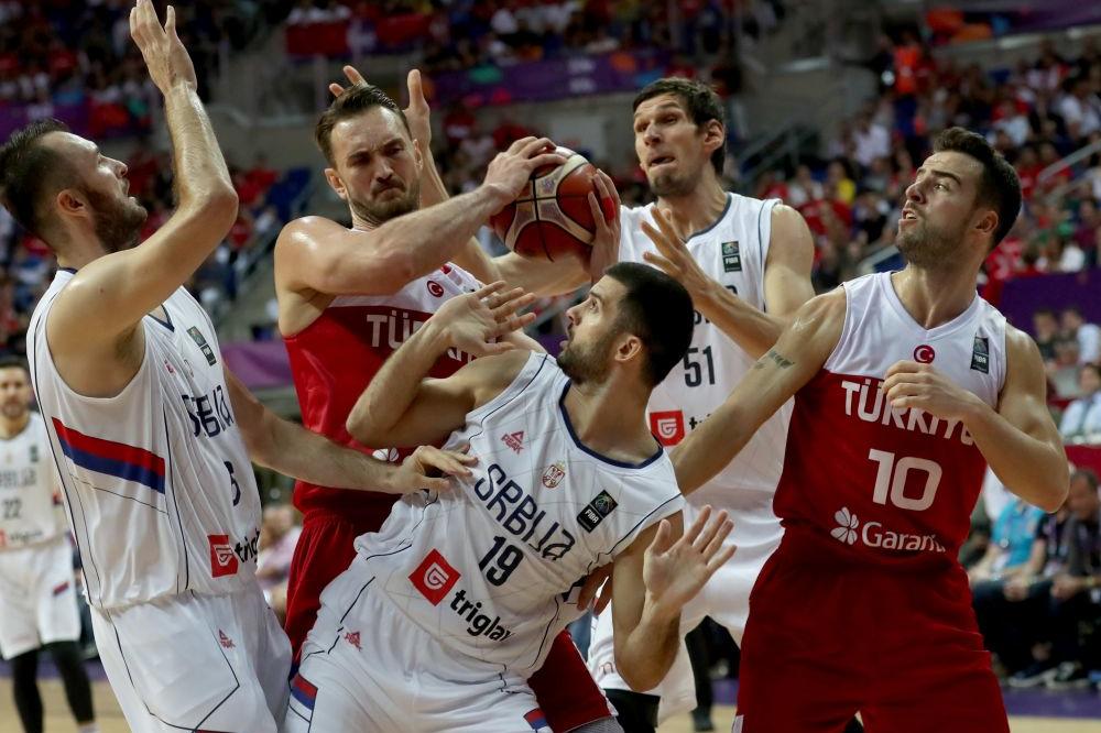 Da li je ovo srednji ili 21. vek?! Neverica, RTS uveo medijski mrak Republici Srpskoj zbog basketa! (FOTO)
