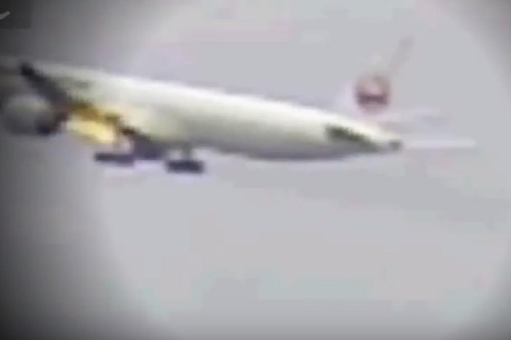 NEOBIČAN SUDAR: Avion udario u pticu, pa mu se zapalio motor! (VIDEO)