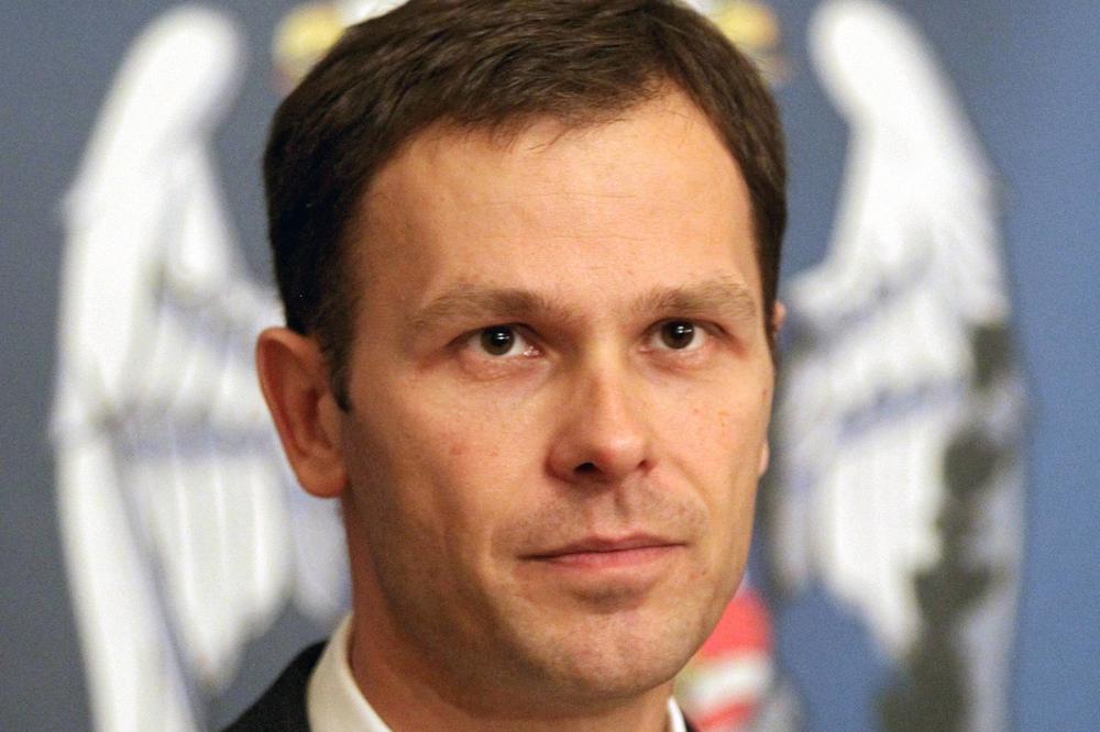 IZLUĐUJU ME OVI ŠTO POSIPAJU DETERDŽENT U FONTANU: Ove muke muči Siniša Mali