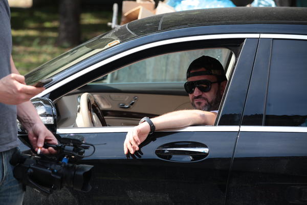 OTKRIĆE! POSLE AFERE SA BRANISLAVOM PRONAŠAO JE NJU! Ovo je nova devojka Ace Lukasa i ona njemu KUPUJE poklone (FOTO)